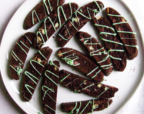 Multiple mint cookies on a plate surrounded by a linen